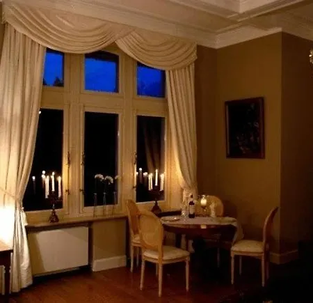 뉴-캐슬 게스트하우스 4*